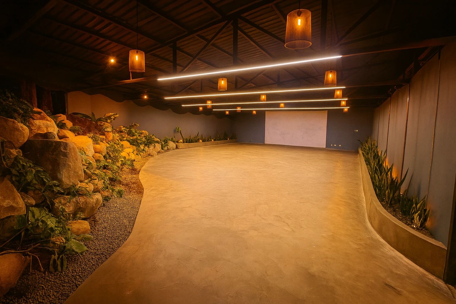 Salón libre con pantalla y jardín interior